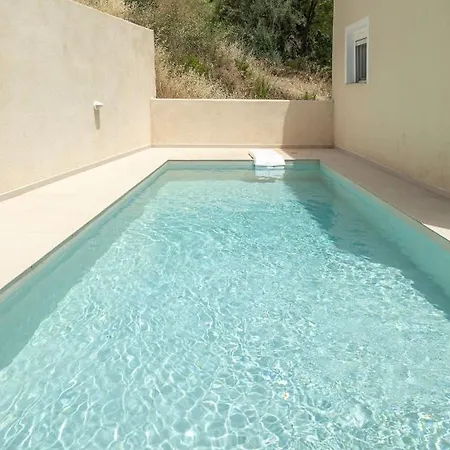 Helen's House At Ratzakli