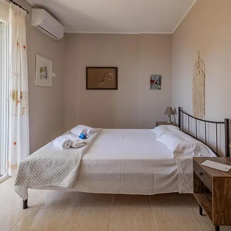 Helen's House At Ratzakli Дом отдыха *